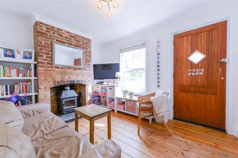 2 bedroom terraced house for sale, High Street, Wouldham