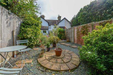 2 bedroom terraced house for sale, High Street, Wouldham