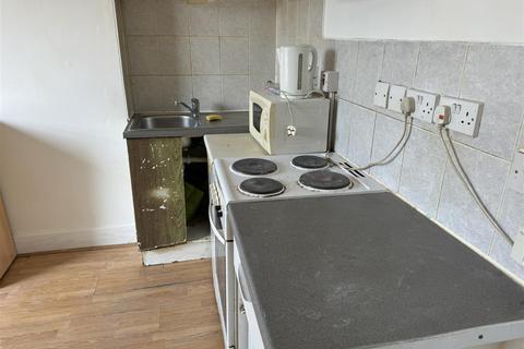 House share to rent, Lampton Road, Hounslow TW3