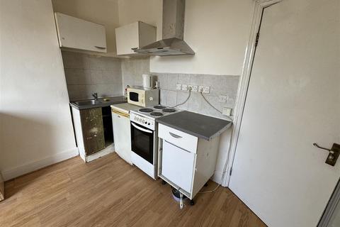 House share to rent, Lampton Road, Hounslow TW3