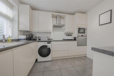 2 bedroom maisonette for sale, Stroud Crescent, London