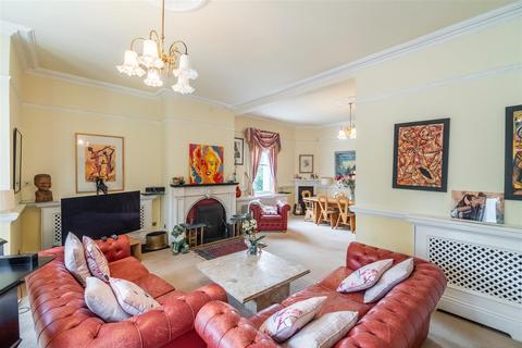 3 bedroom flat for sale, Oakwood Lane, Leeds