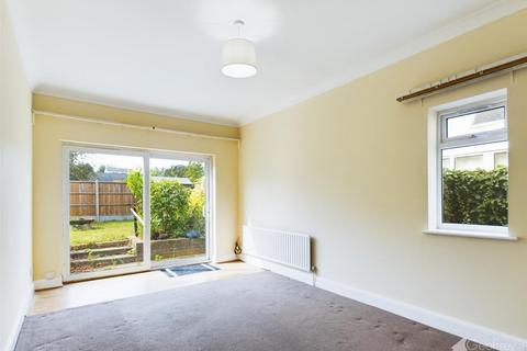 2 bedroom detached bungalow to rent, St. Johns Avenue, Harlow CM17