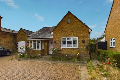 2 bedroom detached bungalow to rent, St. Johns Avenue, Harlow CM17