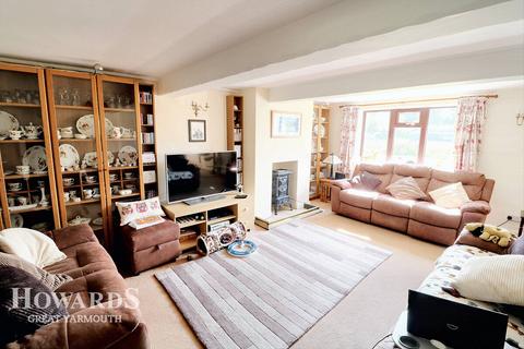 5 bedroom detached house for sale, Main Road, Ormesby St Michael