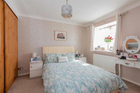 4 Baird Close, Slough, SL1 9HL