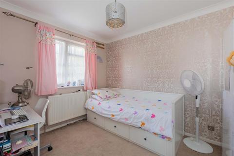 4 Baird Close, Slough, SL1 9HL