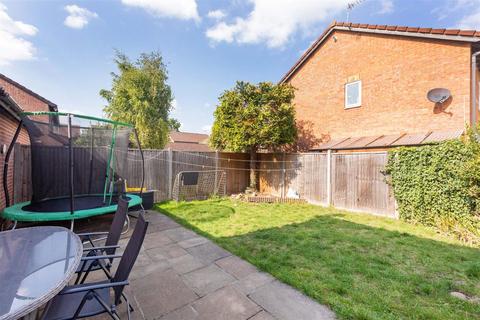 4 Baird Close, Slough, SL1 9HL
