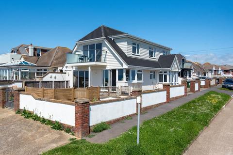 5 bedroom detached house to rent, The Promenade, Peacehaven