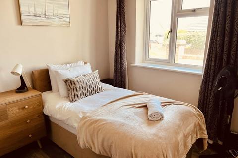 5 bedroom detached house to rent, The Promenade, Peacehaven