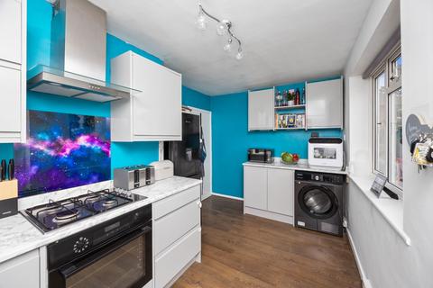 2 bedroom flat for sale, Brighton Road, Horley RH6