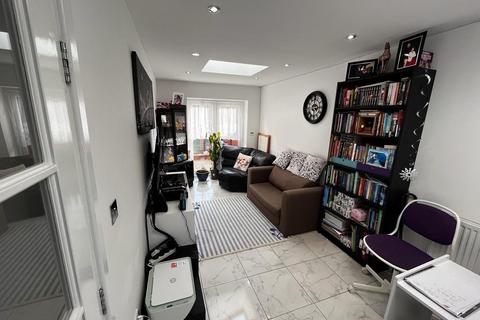 4 bedroom end of terrace house to rent, August End,  Reading,  RG30