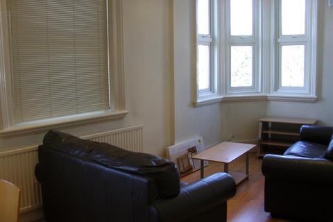 2 bedroom apartment to rent, Colin Parade, London