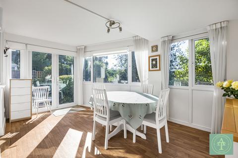 6 Hadley Close, London, N21 1HG