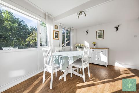 6 Hadley Close, London, N21 1HG