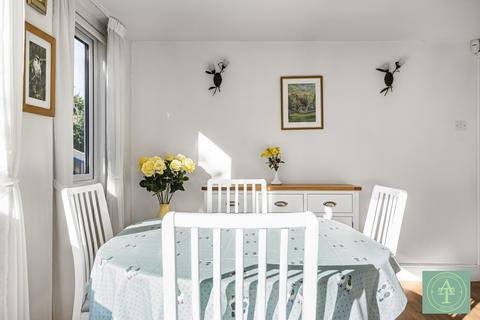 6 Hadley Close, London, N21 1HG