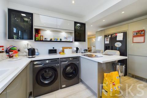 36 Bartley Road, Benfleet, SS7 4DB