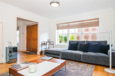 1 Abercorn Mews, Richmond, TW10 6BY