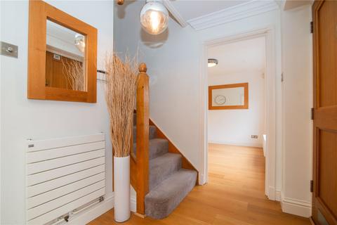 1 Abercorn Mews, Richmond, TW10 6BY