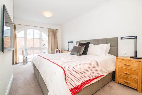 1 Abercorn Mews, Richmond, TW10 6BY