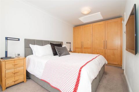 1 Abercorn Mews, Richmond, TW10 6BY