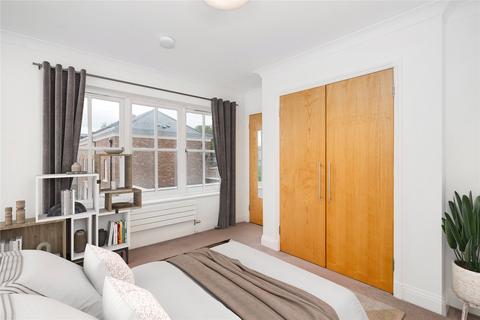 1 Abercorn Mews, Richmond, TW10 6BY
