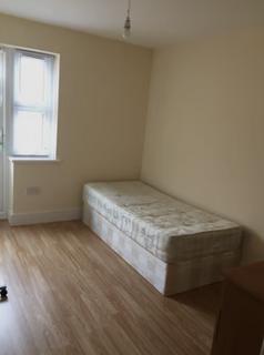 3 bedroom flat to rent, Ruckholt Road, London, E10