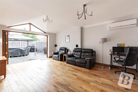 3 bedroom detached house for sale, Johnson Close, Wickford, Essex, SS12