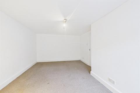 1 bedroom flat to rent, Culverden Road, London, SW12