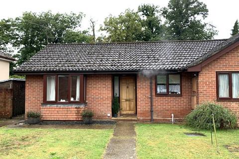 1 bedroom detached bungalow to rent, Reading Road South, Fleet GU52