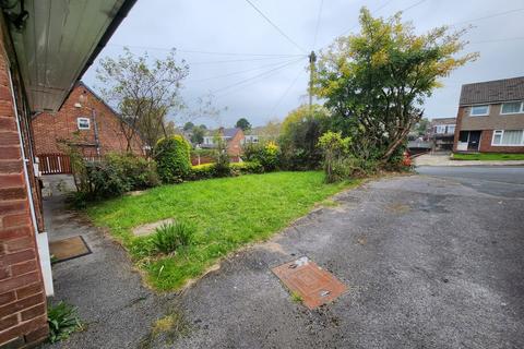 3 bedroom semi-detached house to rent, Bosworth Close, Allerton, BD15 7BT