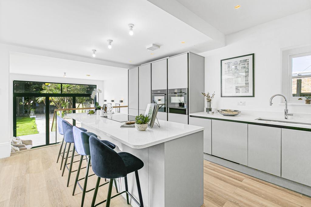 Killieser Avenue, London, SW2 4 bed semidetached house for sale £