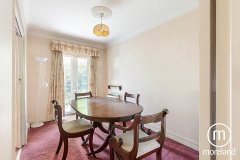 2 bedroom ground floor flat for sale, Garrick Park, London NW4