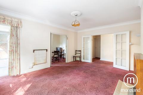 2 bedroom ground floor flat for sale, Garrick Park, London NW4