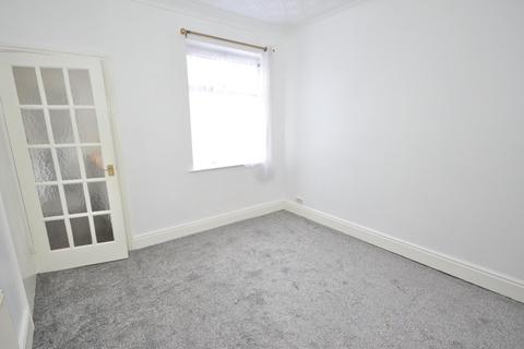 2 bedroom terraced house to rent, Torquay Villas, Hull HU9