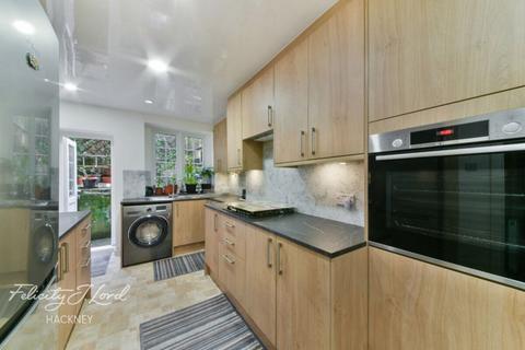 4 bedroom semi-detached house for sale, Warneford Street, Hackney, E9