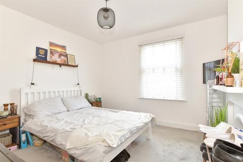 131 Kent Road, Halling, Rochester, ME2 1AT