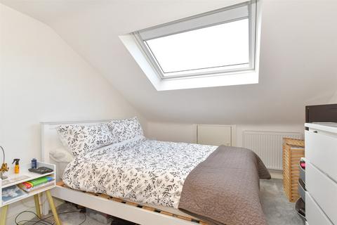 131 Kent Road, Halling, Rochester, ME2 1AT