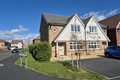 3 bedroom house to rent, Windward Avenue, Fleetwood