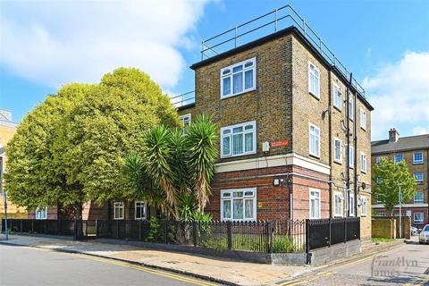 4 bedroom flat for sale, Saltwell Street, London, E14