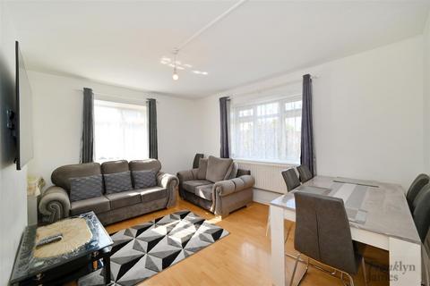 4 bedroom flat for sale, Saltwell Street, London, E14