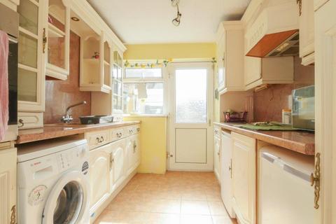 2 bedroom end of terrace house for sale, Rossefield Approach, Leeds