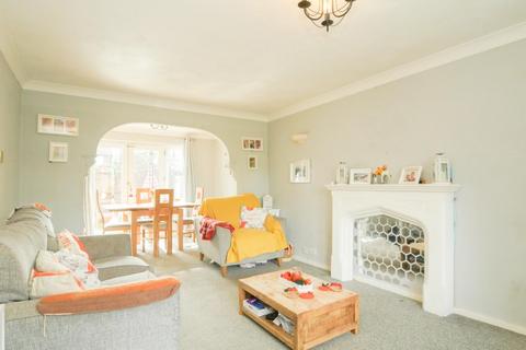 2 bedroom end of terrace house for sale, Rossefield Approach, Leeds