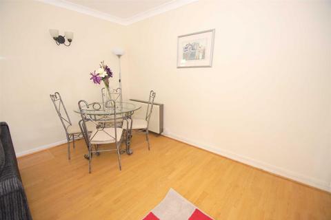 2 bedroom flat to rent, Woodlea Court, Alwoodley, Leeds