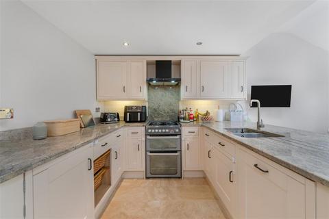 2 bedroom end of terrace house for sale, Elm Road, Windsor