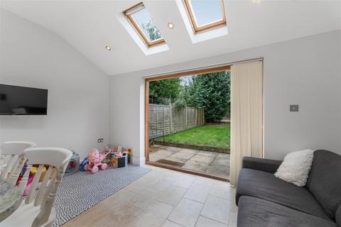 2 bedroom end of terrace house for sale, Elm Road, Windsor