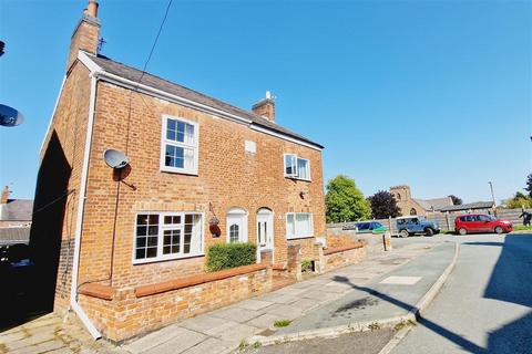 3 bedroom semi-detached house to rent, Princess Street, Winsford