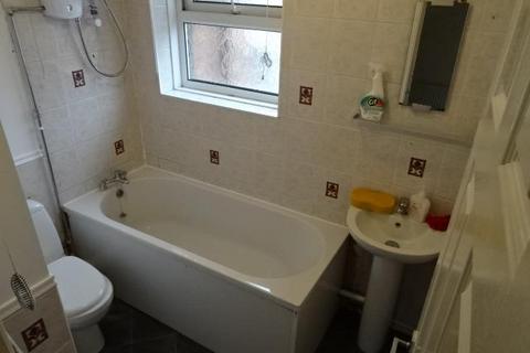 3 bedroom terraced house to rent, Peacock Road, Wednesbury