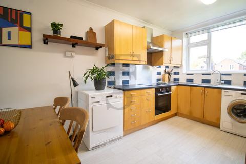 2 bedroom flat for sale, Calbri Court, Stoneygate