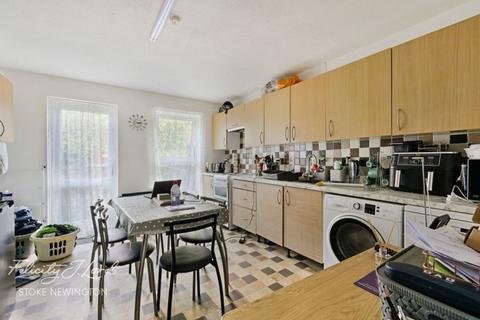 3 bedroom flat for sale, Sanford Walk, Stoke Newington, N16